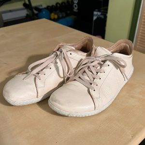 Vivobarefoot Geocourts, size 37